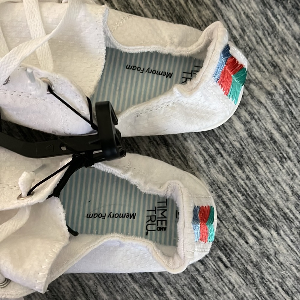 Shoes - Picture 3 of 4